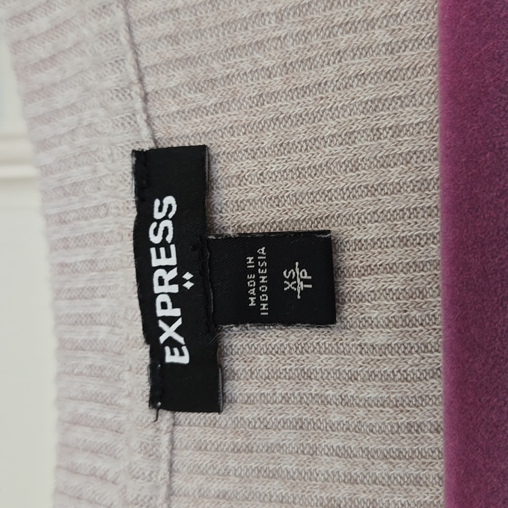 Express Long Sleeved Ribbed Top - Picture 4 of 4